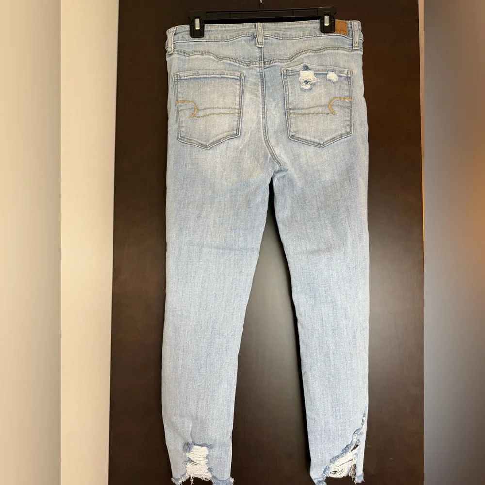 AE Distressed Light Washed Women's Jeans